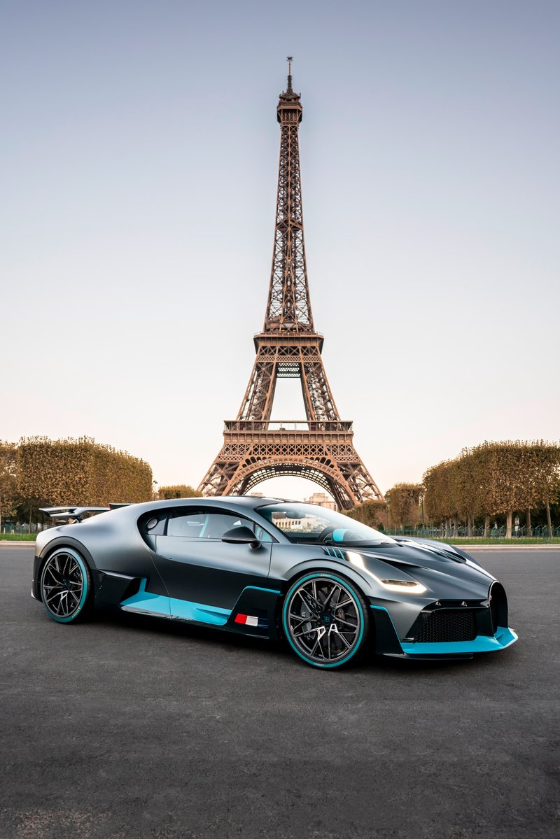 Vẻ đẹp của siêu xe đắt nhất tại triển lãm ô tô Paris 2018