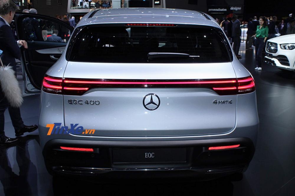SUV điện Mercedes-Benz EQC thả dáng tại triển lãm Paris