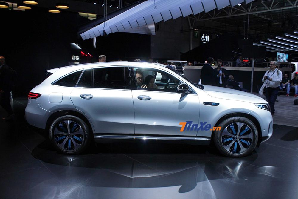 SUV điện Mercedes-Benz EQC thả dáng tại triển lãm Paris