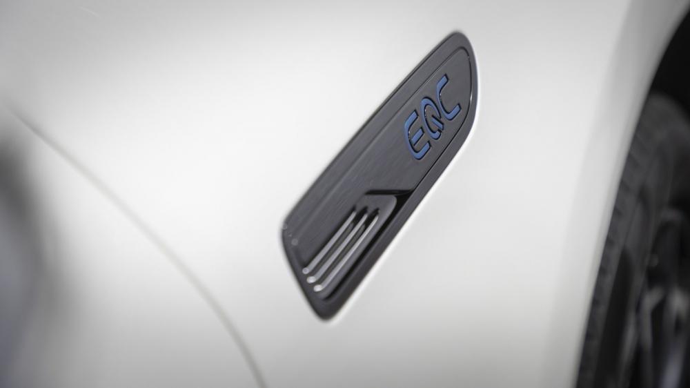 SUV điện Mercedes-Benz EQC thả dáng tại triển lãm Paris