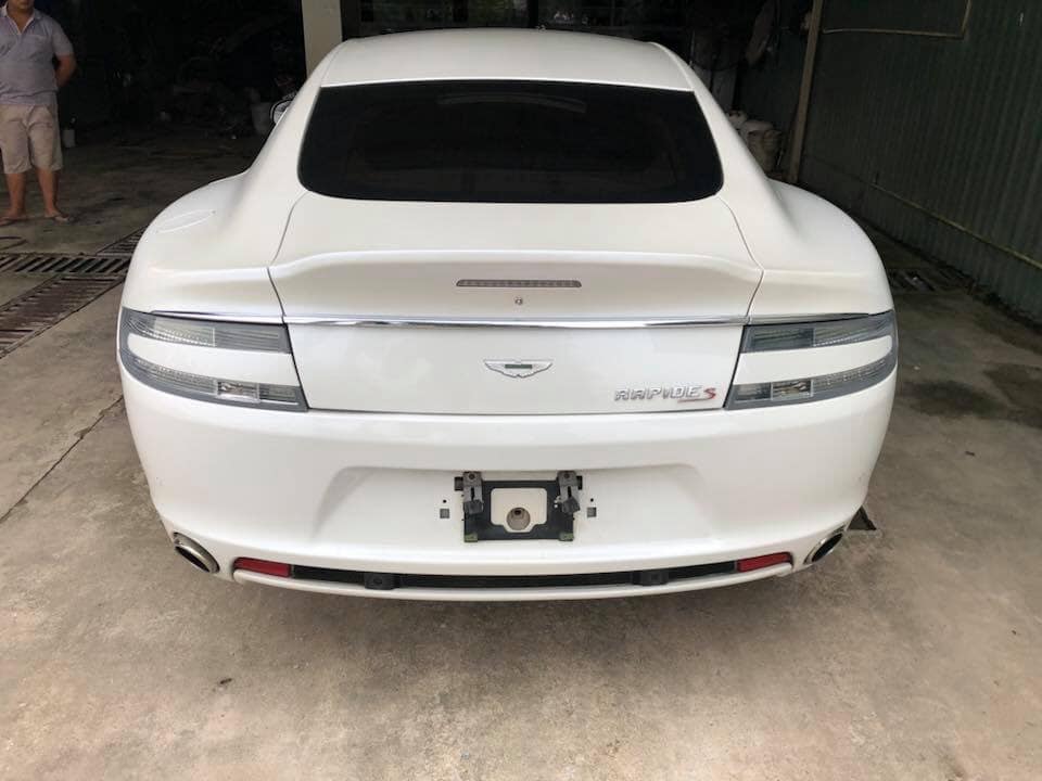 Đây là 1 trong 3 chiếc Aston Martin Rapide thế hệ thứ 2 được đưa về nước