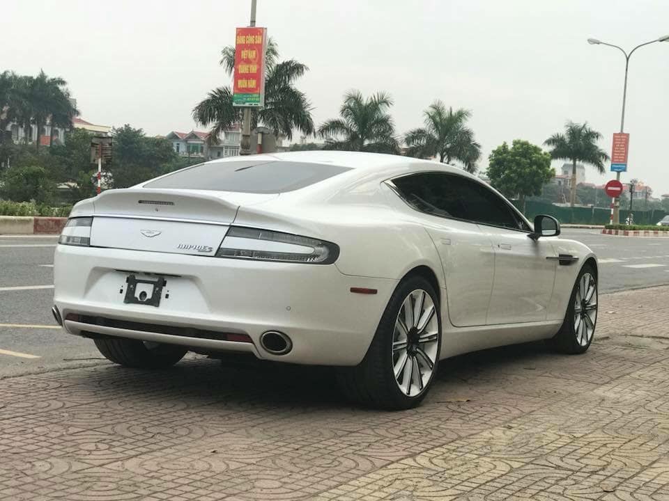 Sau hơn 2 năm về nước, chiếc Aston Martin Rapide S của người yêu xe Ninh Bình đã được chủ nhân rao bán