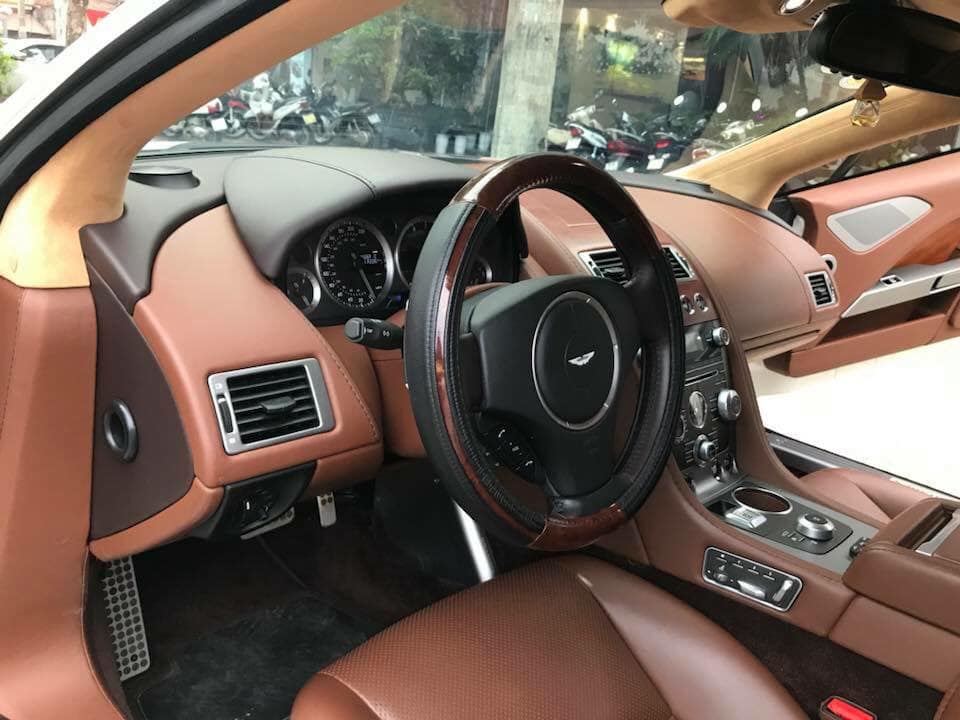  Rạp hát của Aston Martin Rapide S vẫn do hãng Bang & Olufsen thiết kế