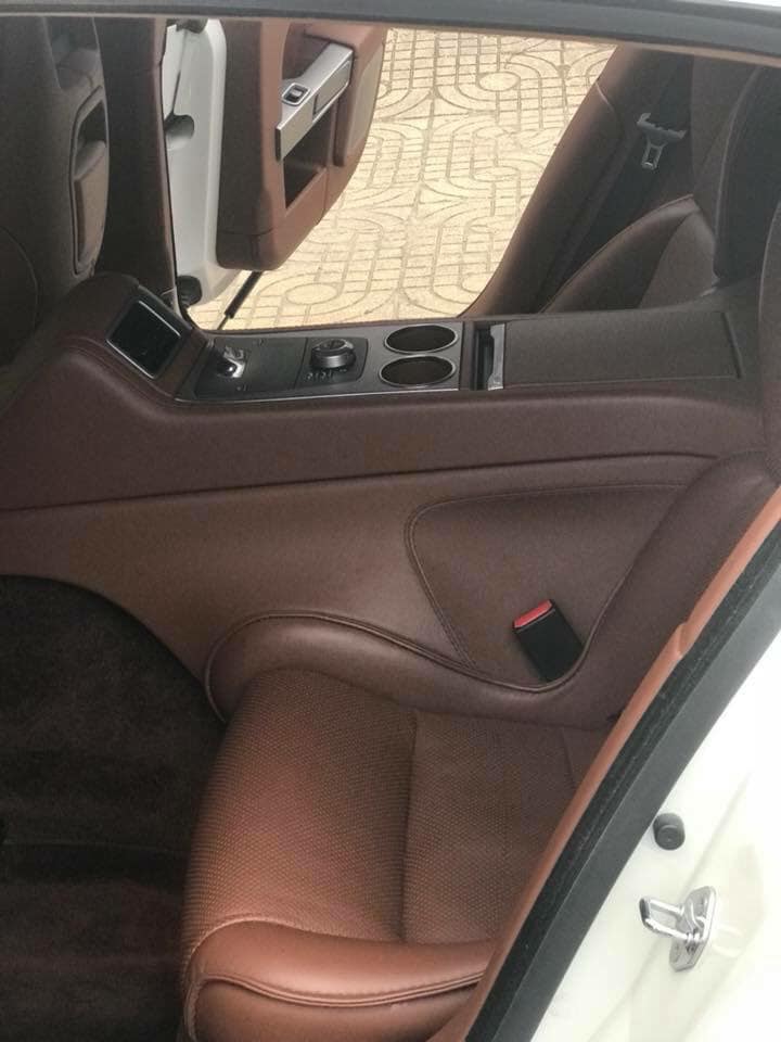 Hàng ghế sau của Aston Martin Rapide thế hệ thứ 2