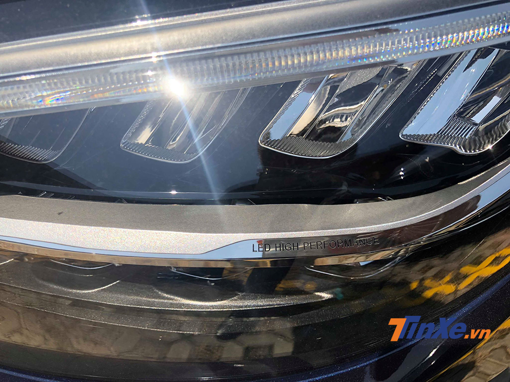 Hệ thống đèn LED High Performance được trang bị trên Mercedes-Benz C200 2019.