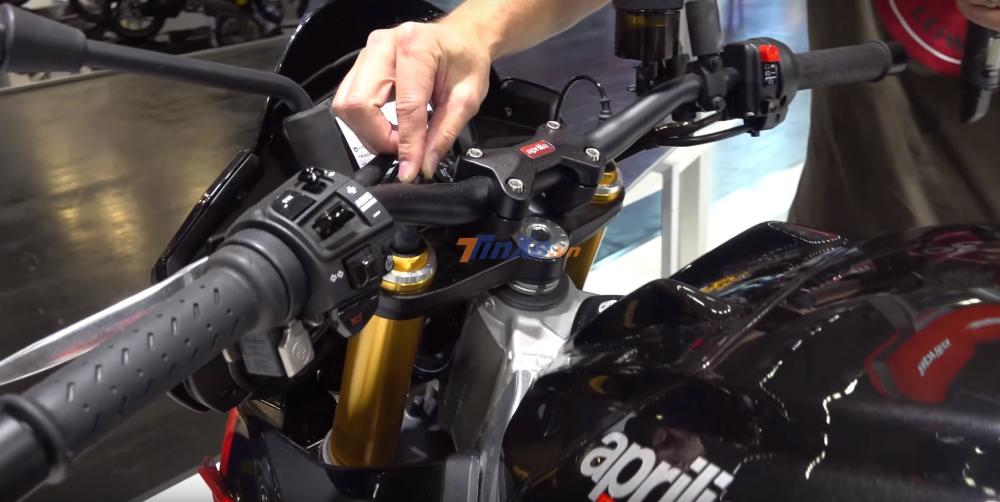 Aprilia Tuono V4 1100 Factory tại triển lãm Intermot 2018 Aprilia Tuono V4 1100 Factory tại triển lãm Intermot 2018