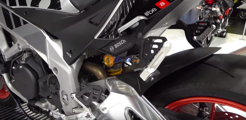 Aprilia Tuono V4 1100 Factory tại triển lãm Intermot 2018 Aprilia Tuono V4 1100 Factory tại triển lãm Intermot 2018