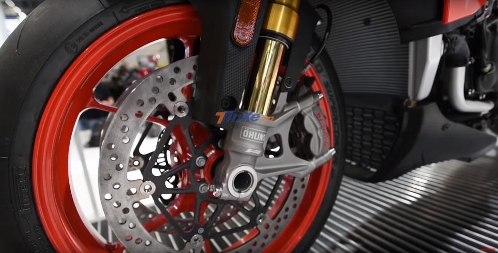 Aprilia Tuono V4 1100 Factory tại triển lãm Intermot 2018 Aprilia Tuono V4 1100 Factory tại triển lãm Intermot 2018