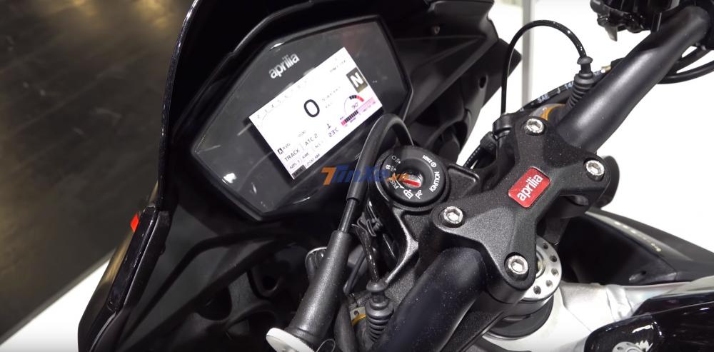 Aprilia Tuono V4 1100 Factory tại triển lãm Intermot 2018 Aprilia Tuono V4 1100 Factory tại triển lãm Intermot 2018