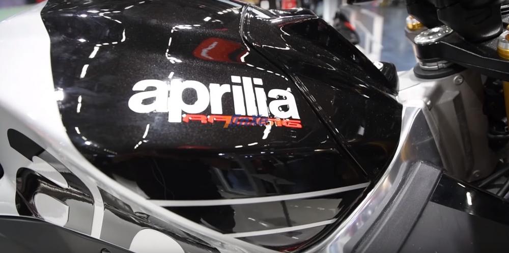 Aprilia Tuono V4 1100 Factory tại triển lãm Intermot 2018 Aprilia Tuono V4 1100 Factory tại triển lãm Intermot 2018