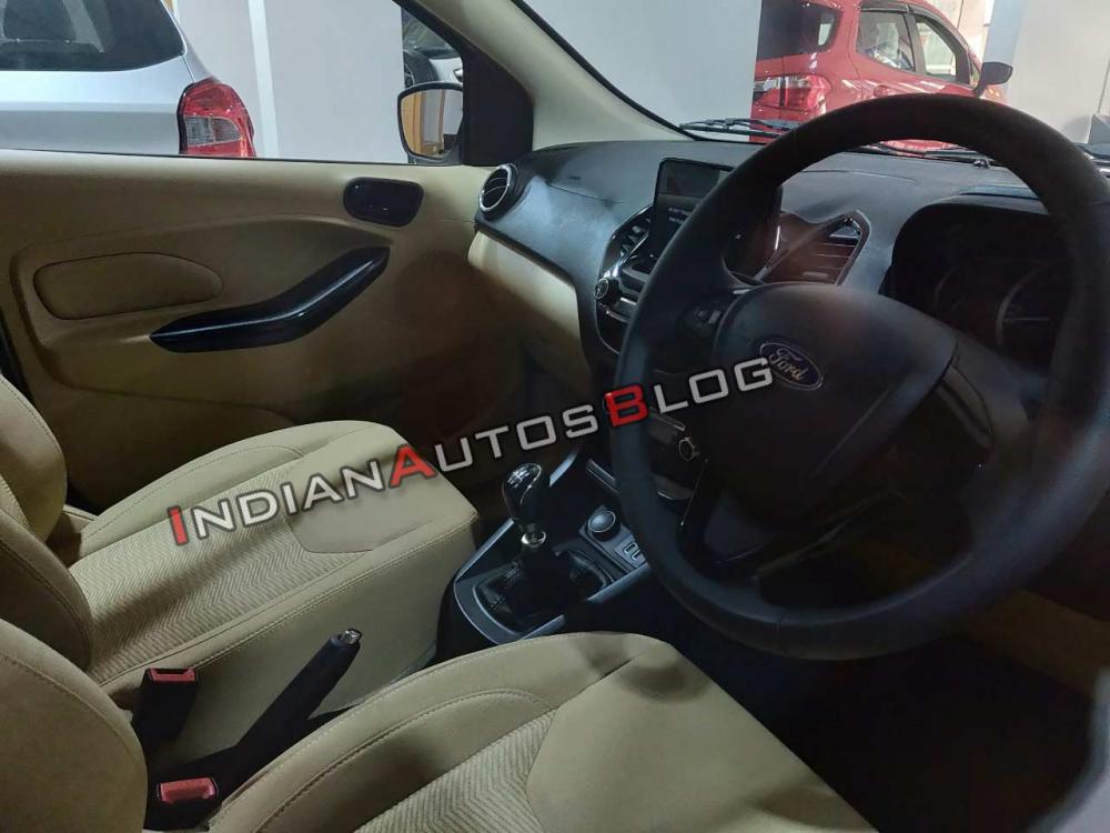 Nội thất bên trong mẫu sedan giá rẻ của Ford Nội thất bên trong mẫu sedan giá rẻ của Ford