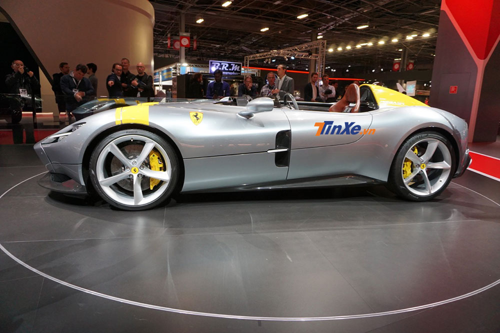 Ferrari Monza SP1 được trang bị kính chắn gió ảo