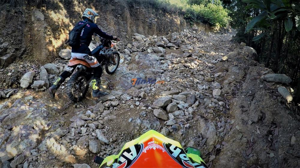 Những đoạn đường có độ dốc khá cao kết hợp cùng đá vỡ lớn là một trong những điểm khó khăn nhất của cuộc đua Những đoạn đường có độ dốc khá cao kết hợp cùng đá vỡ lớn là một trong những điểm khó khăn nhất của cuộc đua