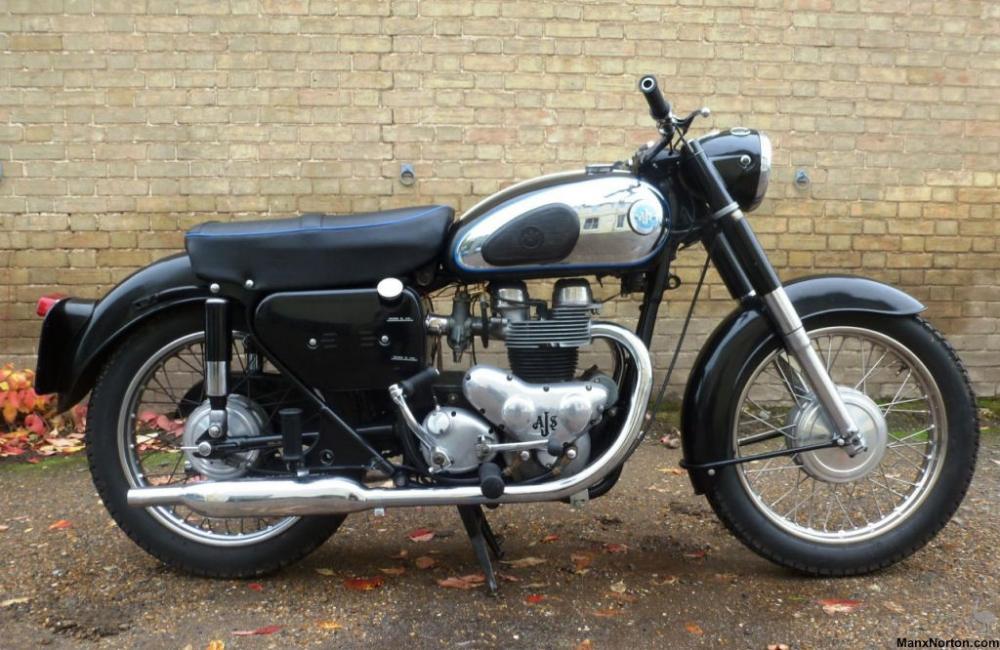 Chiếc xe nguyên bản là một chiếc xế cổ khá hiếm được sản xuất tại Anh những năm 60 của thế kỉ trước với dáng vẻ rất cơ bản với các chi tiết thô kệch.