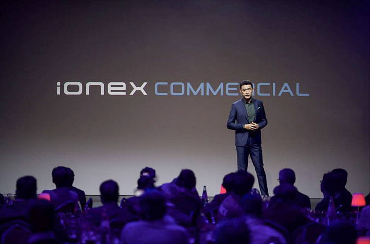 Chủ tịch tập đoàn Kymco giới thiệu công nghệ IONEX tại Paris