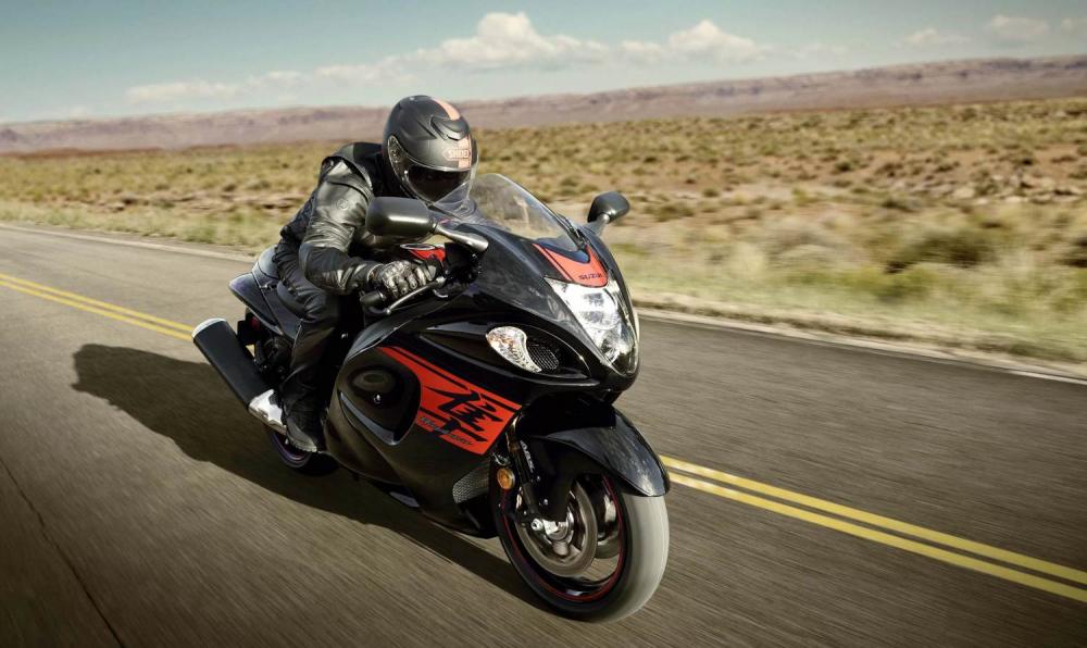 Tiếp theo đó là sự xuất hiện của thần gió Suzuki Hayabusa