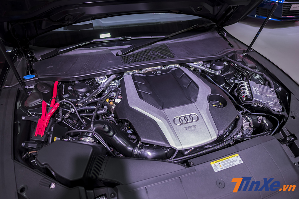 Về mặt sức mạnh, Audi A7 Sportback 2018 được trang bị động cơ xăng V6, dung tích 3.0L giống người anh A8, phối hợp với hộp số 7 cấp đem lại công suất tối đa 340 mã lực cùng mô-men xoắn cực đại 500 Nm. Ngoài ra, xe còn sở hữu một bộ pin lithium-ion 48 V hoạt động với một máy phát điện được nâng cấp t Về mặt sức mạnh, Audi A7 Sportback 2018 được trang bị động cơ xăng V6, dung tích 3.0L giống người anh A8, phối hợp với hộp số 7 cấp đem lại công suất tối đa 340 mã lực cùng mô-men xoắn cực đại 500 Nm. Ngoài ra, xe còn sở hữu một bộ pin lithium-ion 48 V hoạt động với một máy phát điện được nâng cấp t