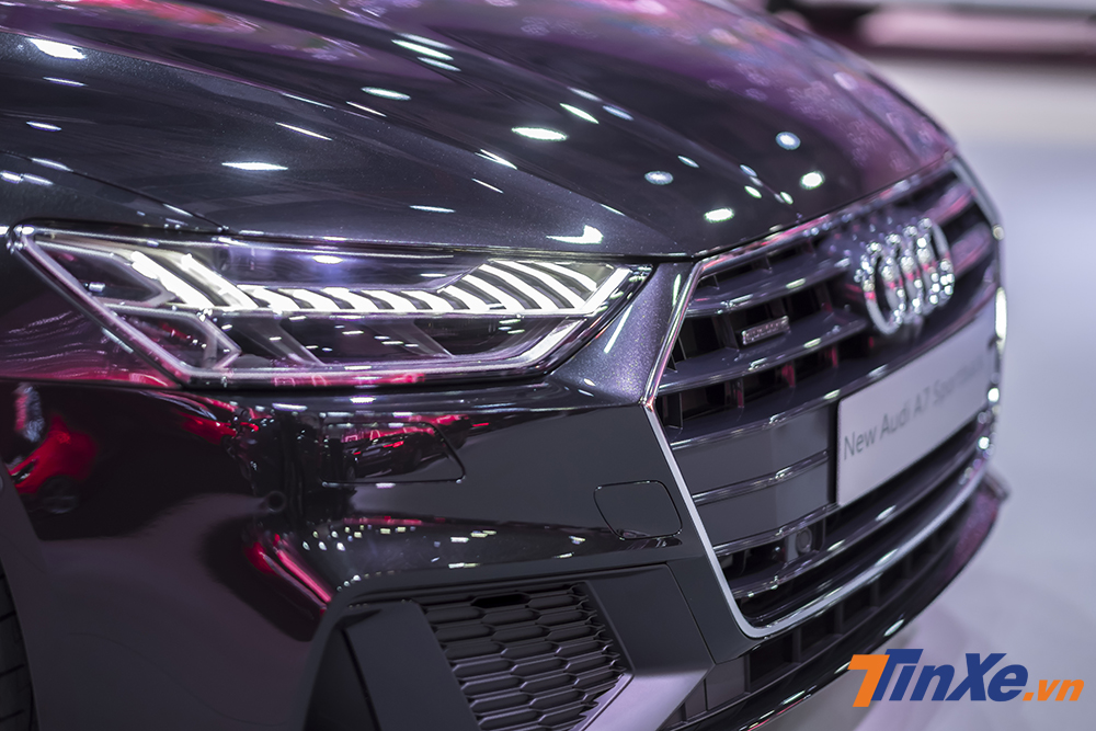 Hệ thống đèn chiếu sáng LED Matrix được thiết kế hếch hơn và khách hàng có thể thay đổi sang tuỳ chọn đèn Laze. Hệ thống đèn chiếu sáng LED Matrix được thiết kế hếch hơn và khách hàng có thể thay đổi sang tuỳ chọn đèn Laze.