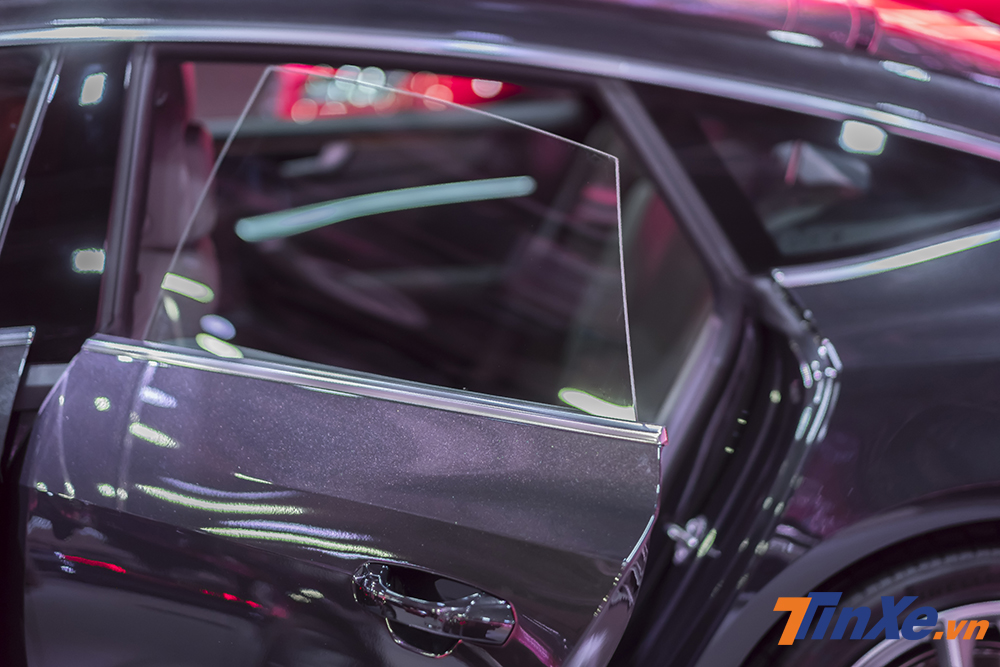 Cửa kính không viền là một điểm nổi bật của Audi A7 Sportback. Cửa kính không viền là một điểm nổi bật của Audi A7 Sportback.