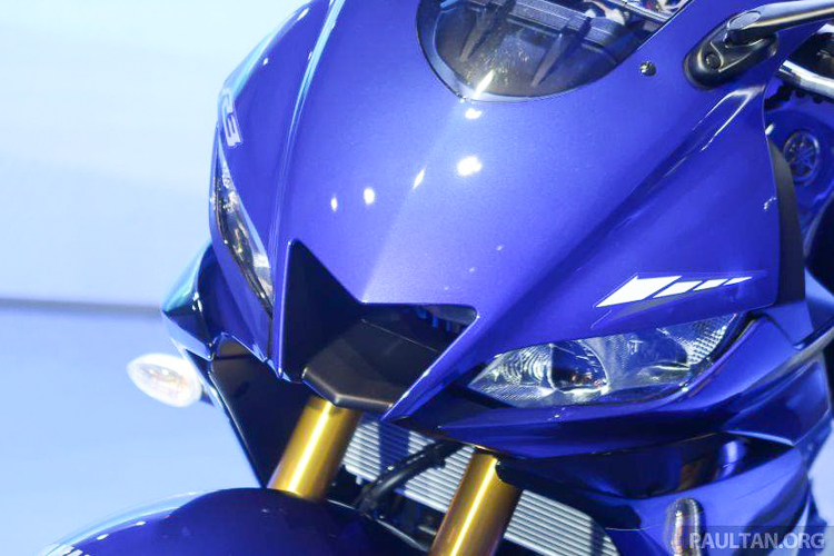 Điểm đặc biệt trong thiết kế mới của 2 mẫu xe sinh đôi này là hốc gió được đặt khá lớn ở dàn đầu, đi kèm với cặp đèn pha LED Điểm đặc biệt trong thiết kế mới của 2 mẫu xe sinh đôi này là hốc gió được đặt khá lớn ở dàn đầu, đi kèm với cặp đèn pha LED