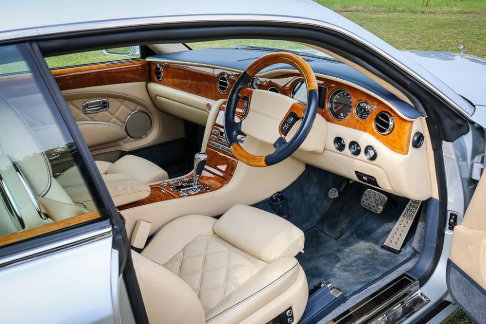 Nội thất lộng lẫy và cực sang của Bentley Brooklands 2008