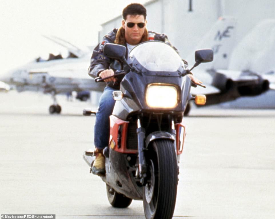 Tom Cruise và Kawasaki GPZ900R trong Top Gun 1986 Tom Cruise và Kawasaki GPZ900R trong Top Gun 1986