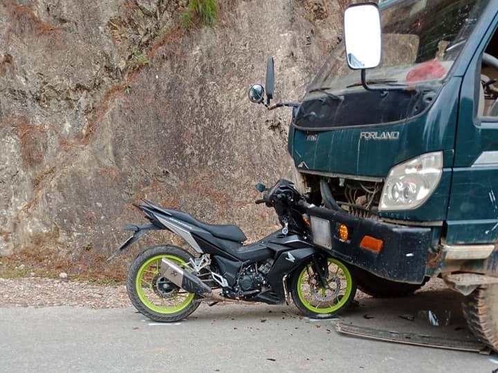 Vụ tai nạn giữa phượt thủ đi Honda Winner 150 và xe tải cách Đồng Văn 2km Vụ tai nạn giữa phượt thủ đi Honda Winner 150 và xe tải cách Đồng Văn 2km