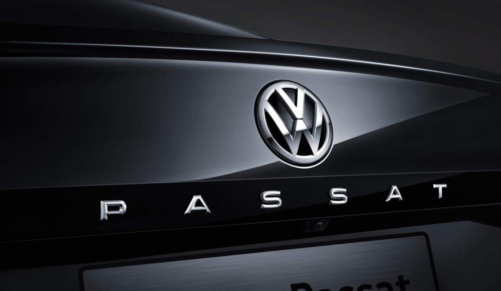 Logo Passat bên dưới logo Volkswagen Logo Passat bên dưới logo Volkswagen