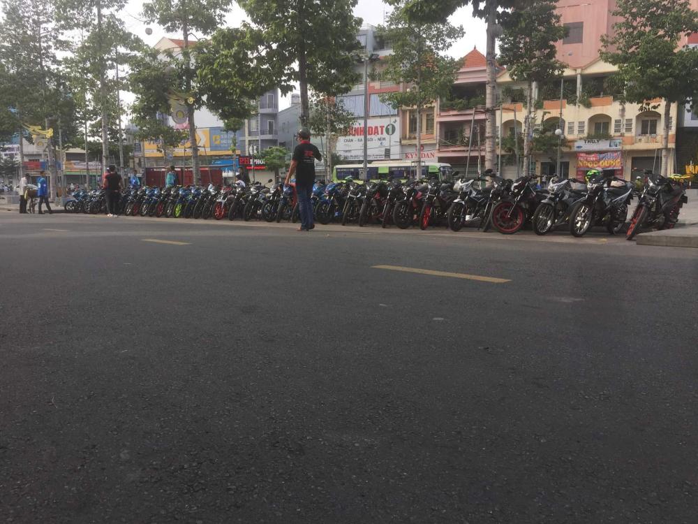 Gần 70 chiếc xe Suzuki Raider 150 thuộc CLB Raider Bình Dương tụ tập dưới lòng đường Gần 70 chiếc xe Suzuki Raider 150 thuộc CLB Raider Bình Dương tụ tập dưới lòng đường
