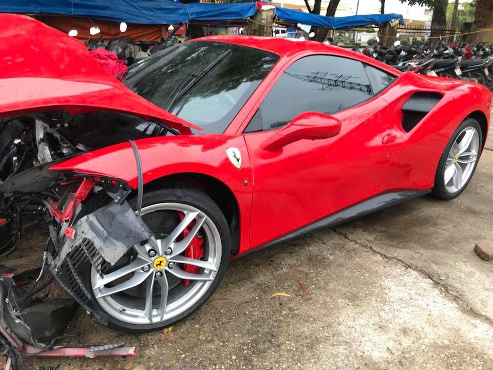 Phần sườn xe của chiếc Ferrari 488 GTB không bị ảnh hưởng