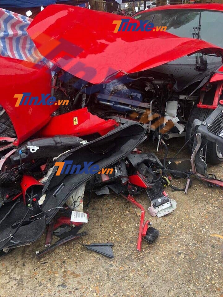 Còn đây là thiệt hại của chiếc siêu xe Ferrari 488 GTB sau tai nạn trên cao tốc Nội Bài - Lào Cai vào tháng 10/2018