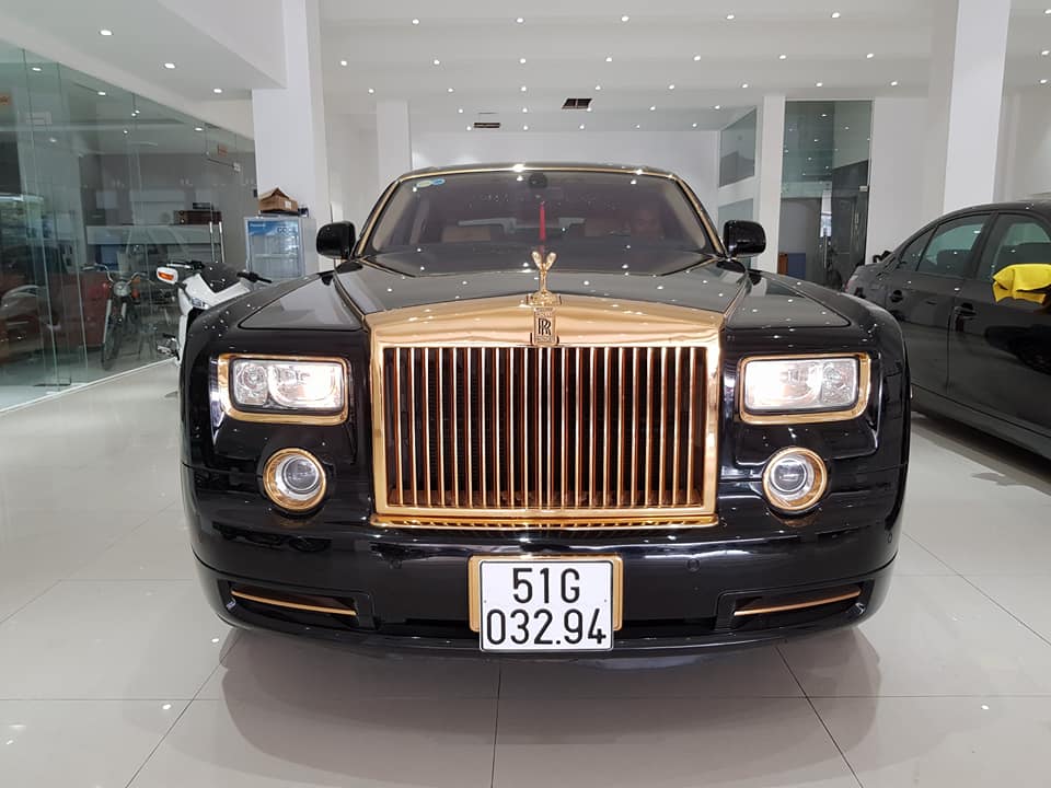 Chiếc Rolls-Royce Phantom do thợ Việt độ thành bản Rồng còn có một số chi tiết ở ngoại thất mạ vàng 24k lấp lánh