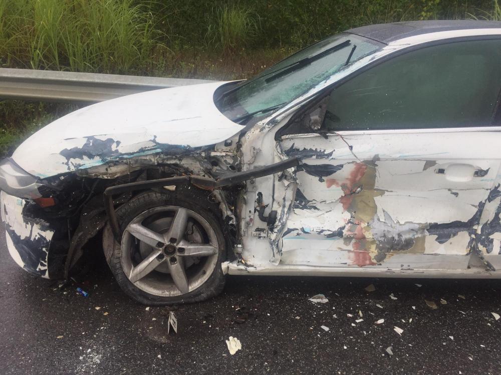 Chiếc Audi A4 bị hỏng khá nặng sau vụ tai nạn