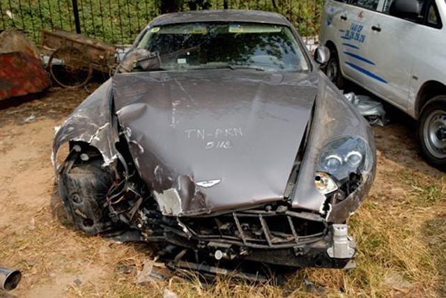 Những vụ tai nạn siêu xe kinh điển nhất Việt Nam phải kể đến chiếc Aston Martin DB9 tại Hà Nội