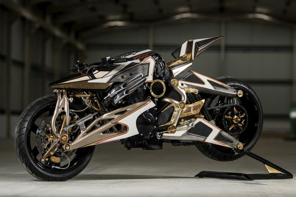 Carlos Rodrigues tự lên ý tưởng thiết kế và tự tay làm ra chiếc Mortagua-Fighter 8