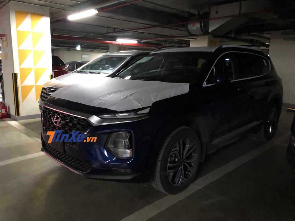 Bất ngờ bắt gặp Hyundai Santa Fe 2019 bên ngoài đại lý Bất ngờ bắt gặp Hyundai Santa Fe 2019 bên ngoài đại lý