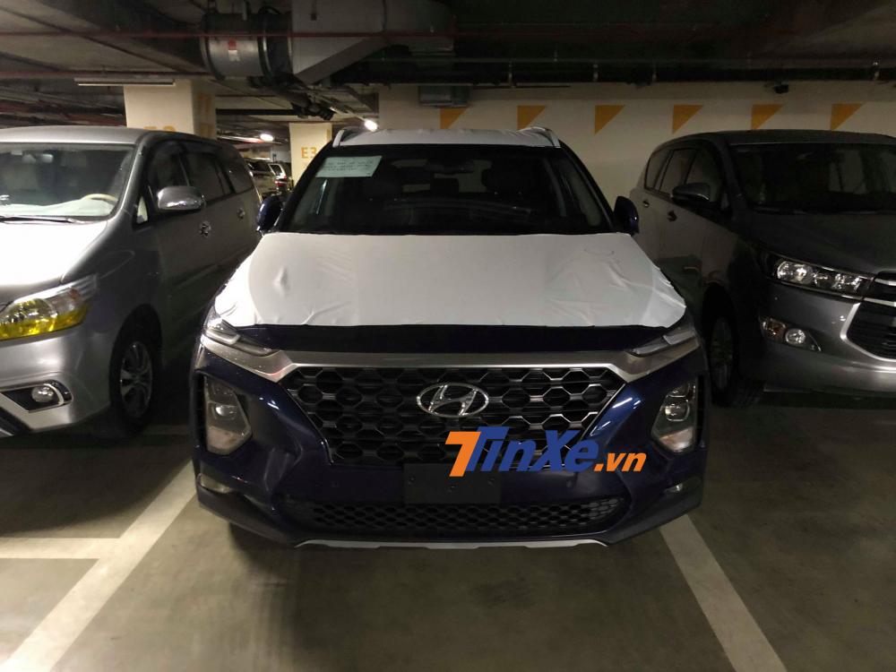 Bất ngờ bắt gặp Hyundai Santa Fe 2019 bên ngoài đại lý Bất ngờ bắt gặp Hyundai Santa Fe 2019 bên ngoài đại lý