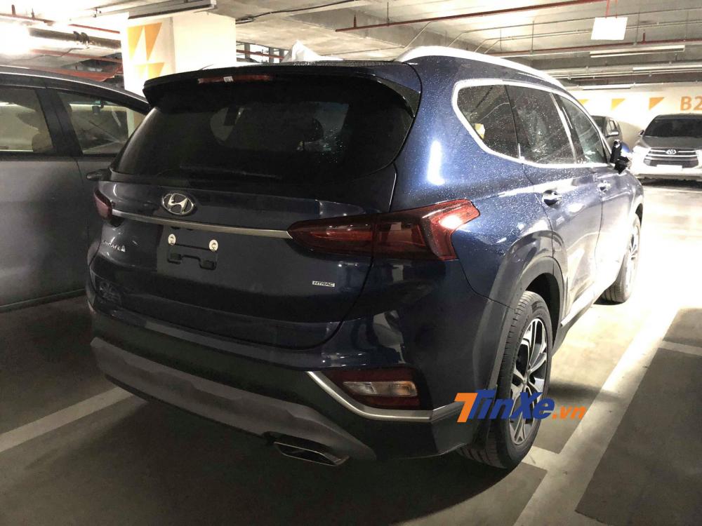 Bất ngờ bắt gặp Hyundai Santa Fe 2019 bên ngoài đại lý Bất ngờ bắt gặp Hyundai Santa Fe 2019 bên ngoài đại lý