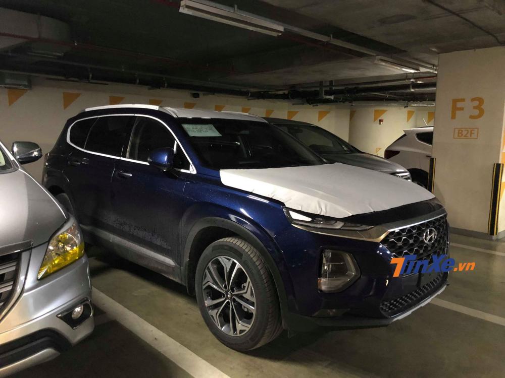 Bất ngờ bắt gặp Hyundai Santa Fe 2019 bên ngoài đại lý Bất ngờ bắt gặp Hyundai Santa Fe 2019 bên ngoài đại lý