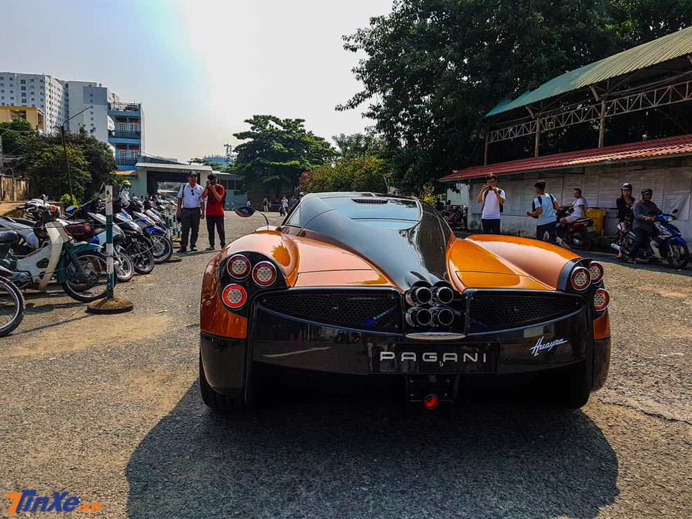 Pagani Huayra của Minh Nhựa chỉ mất khoảng 2,8 giây để có thể tăng tốc từ vị trí đứng yên lên 100 km/h