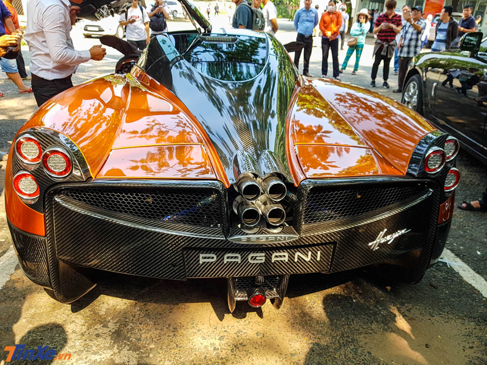 Giá bán Pagani Huayra lúc về nước có giá hơn 80 tỷ đồng