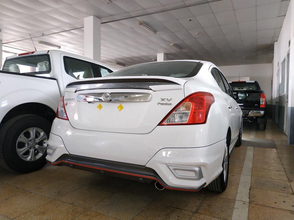 Quanh thân xe là bodylip viền đỏ, mang lại cảm giác thể thao Quanh thân xe là bodylip viền đỏ, mang lại cảm giác thể thao