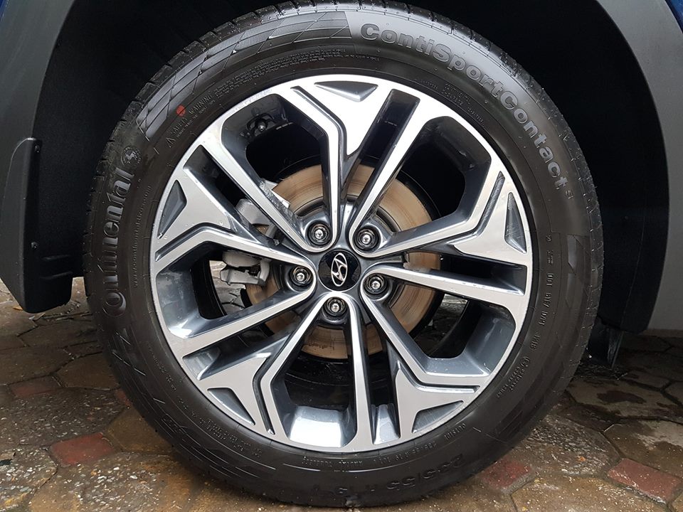 Hyundai Santa Fe 2019 “thả dáng” trên phố Hà Nội khiêu khích người dùng