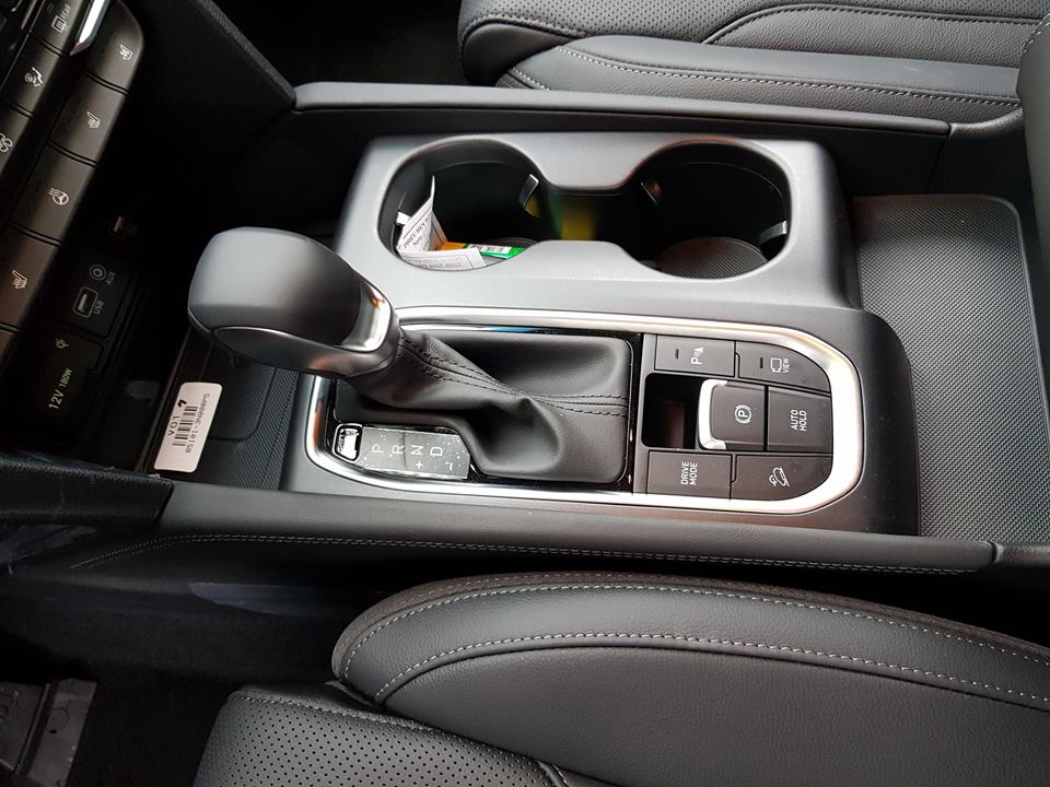 Hyundai Santa Fe 2019 “thả dáng” trên phố Hà Nội khiêu khích người dùng