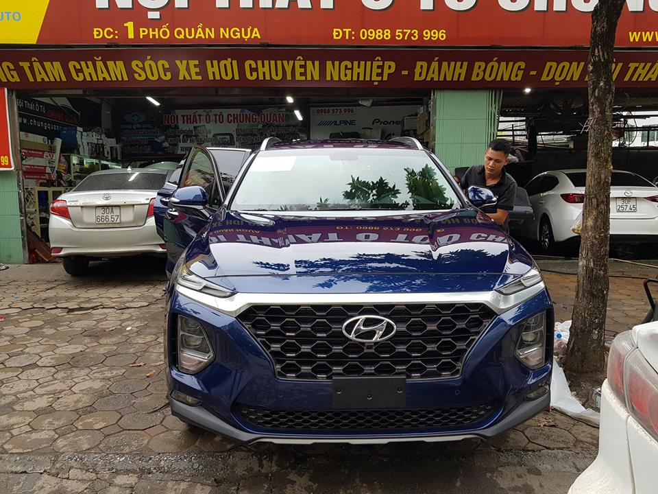 Hyundai Santa Fe 2019 “thả dáng” trên phố Hà Nội khiêu khích người dùng