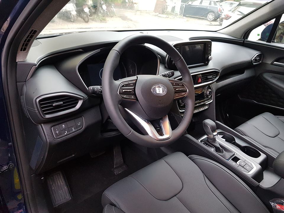 Hyundai Santa Fe 2019 “thả dáng” trên phố Hà Nội khiêu khích người dùng