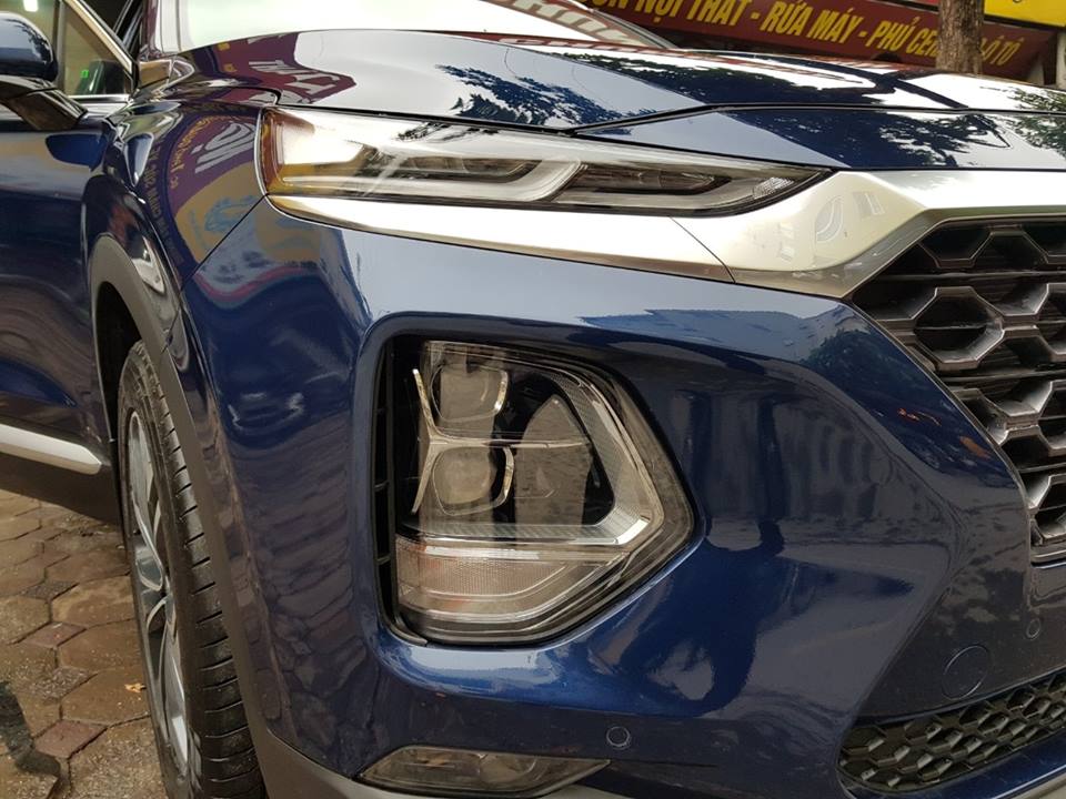 Hyundai Santa Fe 2019 “thả dáng” trên phố Hà Nội khiêu khích người dùng