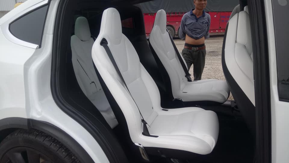 SUV điện Tesla Model X P100D màu trắng độc nhất Việt Nam còn có các ghế ngồi bọc da màu trắng phau đẹp mắt