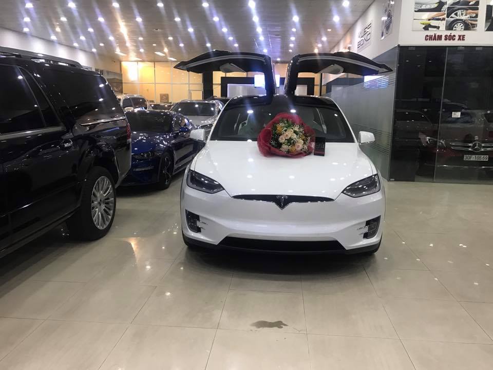 Tesla Model X P100D màu trắng độc nhất Việt Nam mới về nước đã có chủ nhân đập hộp Tesla Model X P100D màu trắng độc nhất Việt Nam mới về nước đã có chủ nhân đập hộp