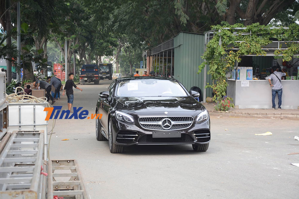 Mercedes-Benz S-Class Coupe 2018 xuất hiện bên ngoài nơi tổ chức triển lãm VMS 2018 Mercedes-Benz S-Class Coupe 2018 xuất hiện bên ngoài nơi tổ chức triển lãm VMS 2018